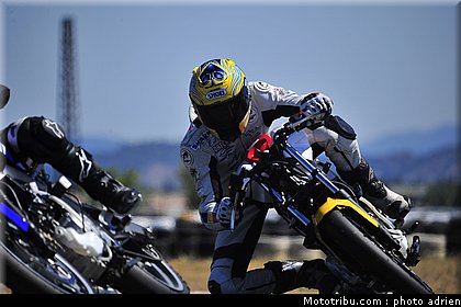 shoei_jaune_08_circuit_du_mistral_ete_2010.JPG