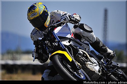 shoei_jaune_09_circuit_du_mistral_ete_2010.JPG