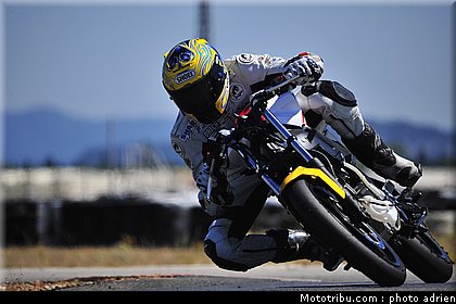 shoei_jaune_10_circuit_du_mistral_ete_2010.JPG