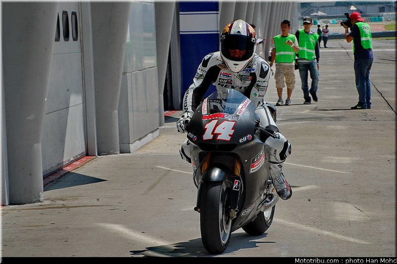 depuniet_5_motogp_sepang_test1_2010