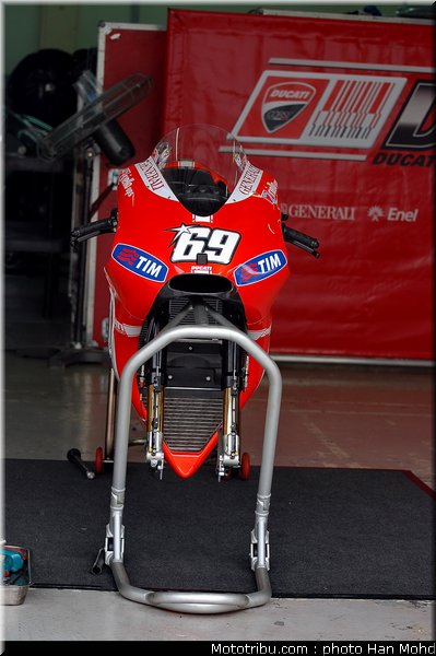 hayden_006_motogp_sepang_test1_2010