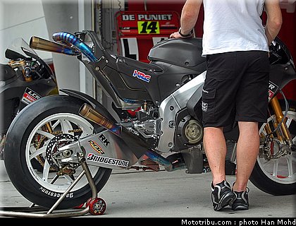 honda_hrc_2_motogp_sepang_test1_2010.JPG