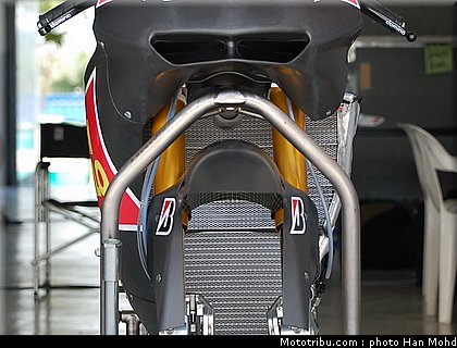 melandri_6_motogp_sepang_test1_2010.JPG