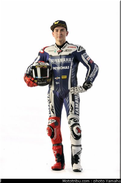 motogp_yamaha_racing_team_2011_lorenzo_019
