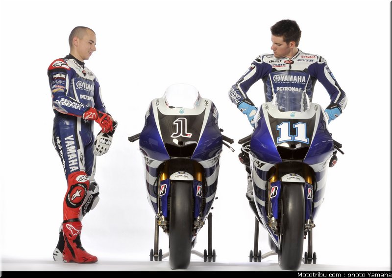 motogp_yamaha_racing_team_2011_lorenzo_spies_004