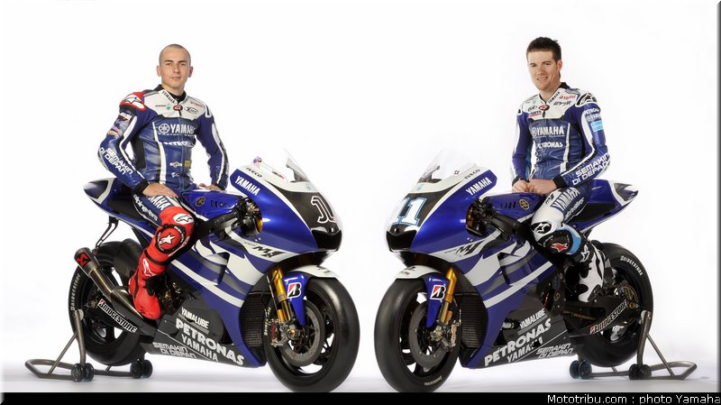 motogp_yamaha_racing_team_2011_lorenzo_spies_007