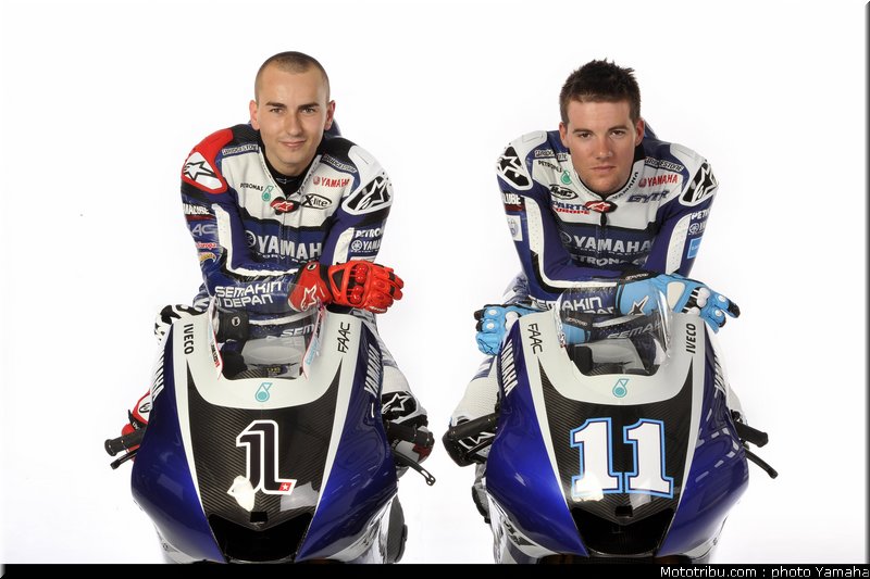 motogp_yamaha_racing_team_2011_lorenzo_spies_009