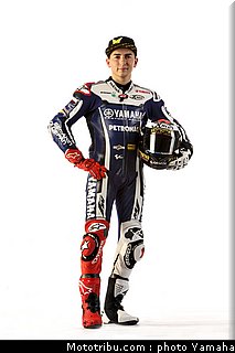 motogp_yamaha_racing_team_2011_lorenzo_020.jpg