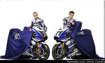 motogp_yamaha_racing_team_2011_lorenzo_spies_001.jpg