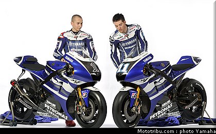 motogp_yamaha_racing_team_2011_lorenzo_spies_002.jpg
