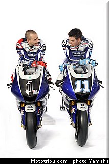 motogp_yamaha_racing_team_2011_lorenzo_spies_010.jpg