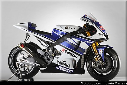 lorenzo_03_motogp_2012_team_yamaha.jpg