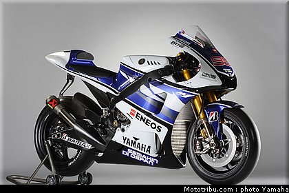 lorenzo_04_motogp_2012_team_yamaha.jpg