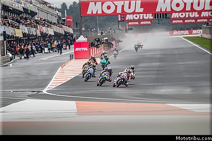 moto3_0001_les_photos_des_grands_prix_wallpapers_pixelmotards_patrick_olombel_valencia_2018.jpg