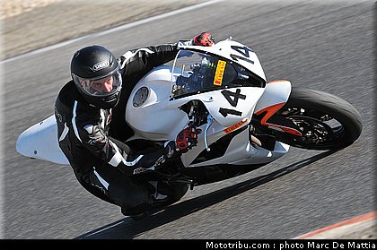 fsbk_pirelli_600_felga_1_ledenon_juin_2011.JPG