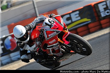 fsbk_pirelli_600_locussol_1_ledenon_juin_2011.JPG