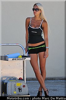 fsbk_sbk_pitbabes_05_ledenon_juin_2011.JPG