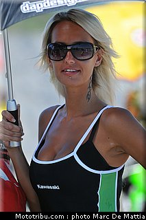 fsbk_sbk_pitbabes_08_ledenon_juin_2011.JPG