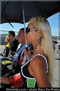 fsbk_sbk_pitbabes_15_ledenon_juin_2011.JPG
