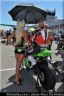 fsbk_sbk_pitbabes_16_ledenon_juin_2011.JPG