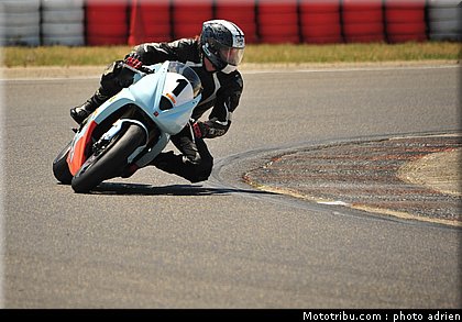 pirelli_600_felga_001_fsbk_2012_ledenon_1.jpg