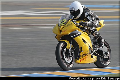 pirelli_14_fsbk_2012_le_mans_roulage.jpg