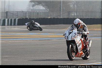 pirelli_17_fsbk_2012_le_mans_roulage.jpg