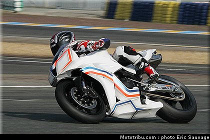 pirelli_21_fsbk_2012_le_mans_roulage.jpg