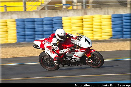 pirelli_27_fsbk_2012_le_mans_roulage.jpg
