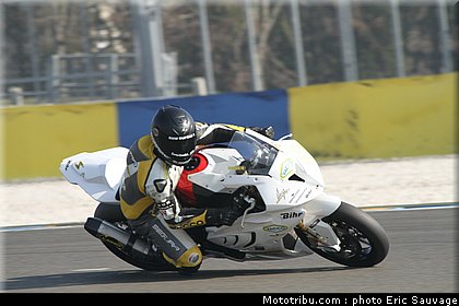 sbk_supersport_24_fsbk_2012_le_mans_roulage.jpg