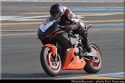 sbk_supersport_53_fsbk_2012_le_mans_roulage.jpg