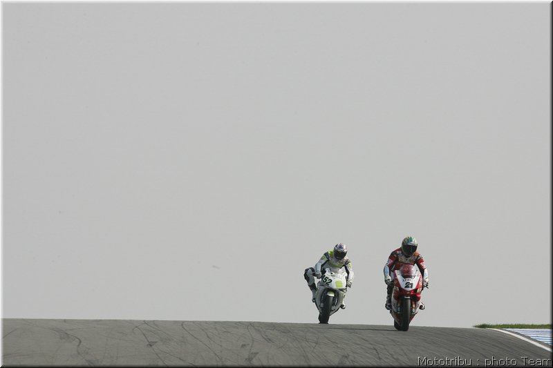 0105-032sbk-donington009-donington2007