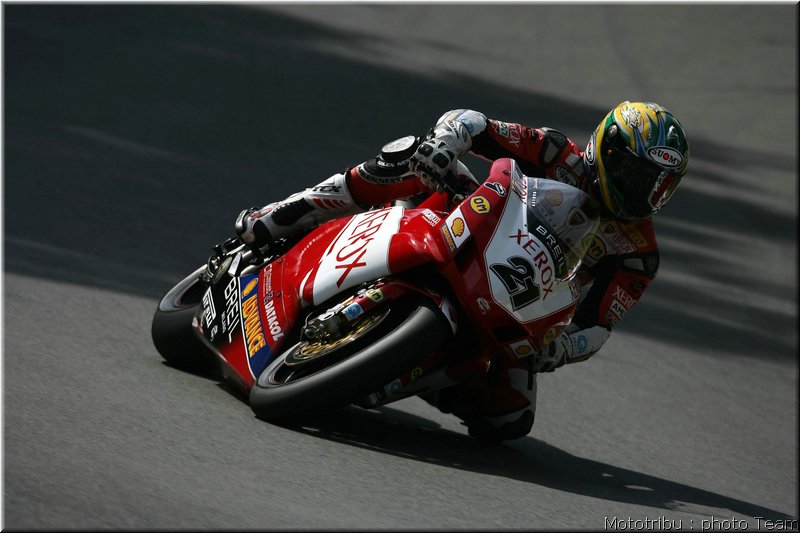 0294-004bayliss3brandshatch2007