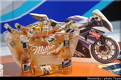 sbk_suzuki_2.jpg