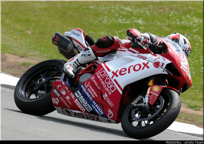superstock1000_beretta_2_donington2009