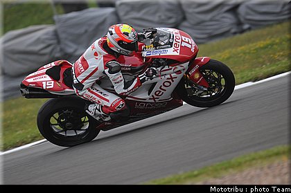 superstock1000_simeon_3_donington2009.jpg