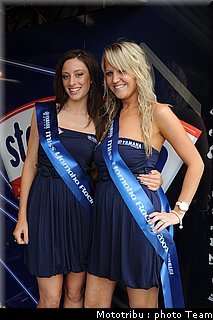 umbrellas_girls_superbike_donington2009_027.jpg