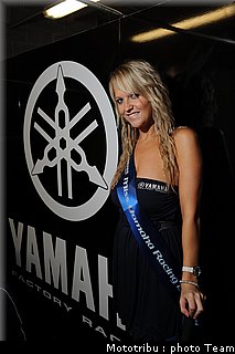 umbrellas_girls_superbike_donington2009_032.jpg
