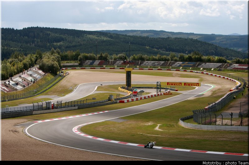 sbk_rea_12_nurburgring_allemagne_2009