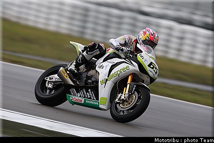sbk_rea_03_nurburgring_allemagne_2009.jpg