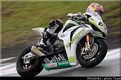 sbk_rea_04_nurburgring_allemagne_2009.jpg