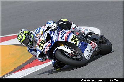 sbk_crutchlow_06_portugal_2010_032.jpg