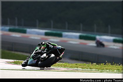 sbk_sykes_15_portugal_2010_129.jpg