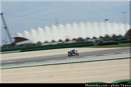 sbk_crutchlow_8_sanmarin_2010.jpg