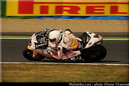 sbk_guintoli_008_france_magny_cours_2011.jpg