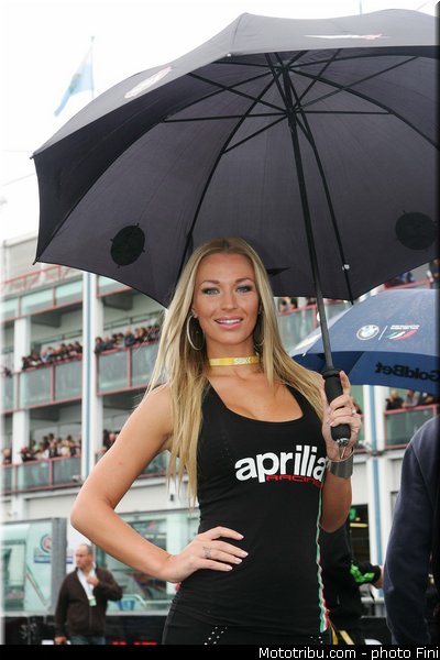 sbk_pitbabe_005_france_magny_cours_2012