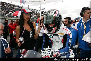 sbk_pitbabe_014_france_magny_cours_2012.jpg