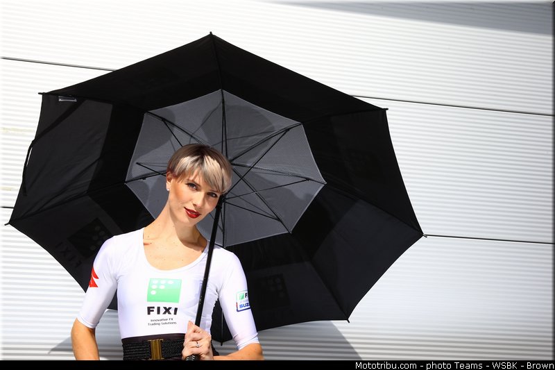 sbk_pit_babe_007_angleterre_donington_park_2013
