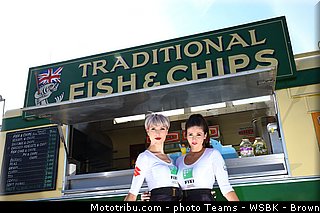sbk_pit_babe_004_angleterre_donington_park_2013.jpg