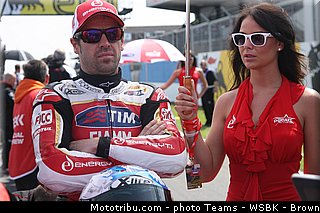 sbk_pit_babe_005_angleterre_donington_park_2013.jpg
